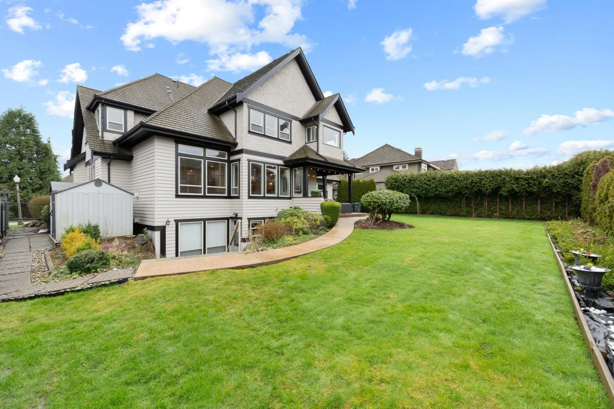 Swimming Pool Photo of 15963 Devonshire Drive, Surrey, BC