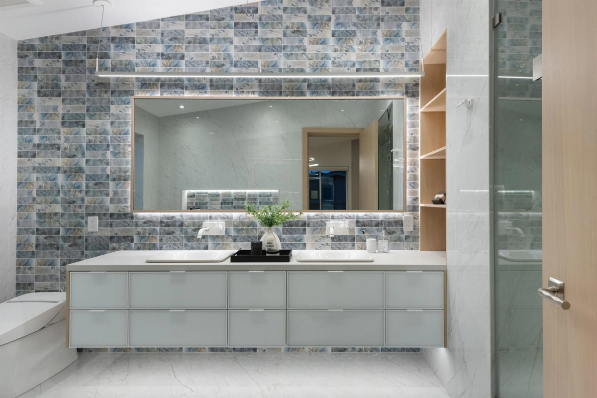 Front Yard Photo of 1 2128 W 21st Avenue, Vancouver, BC