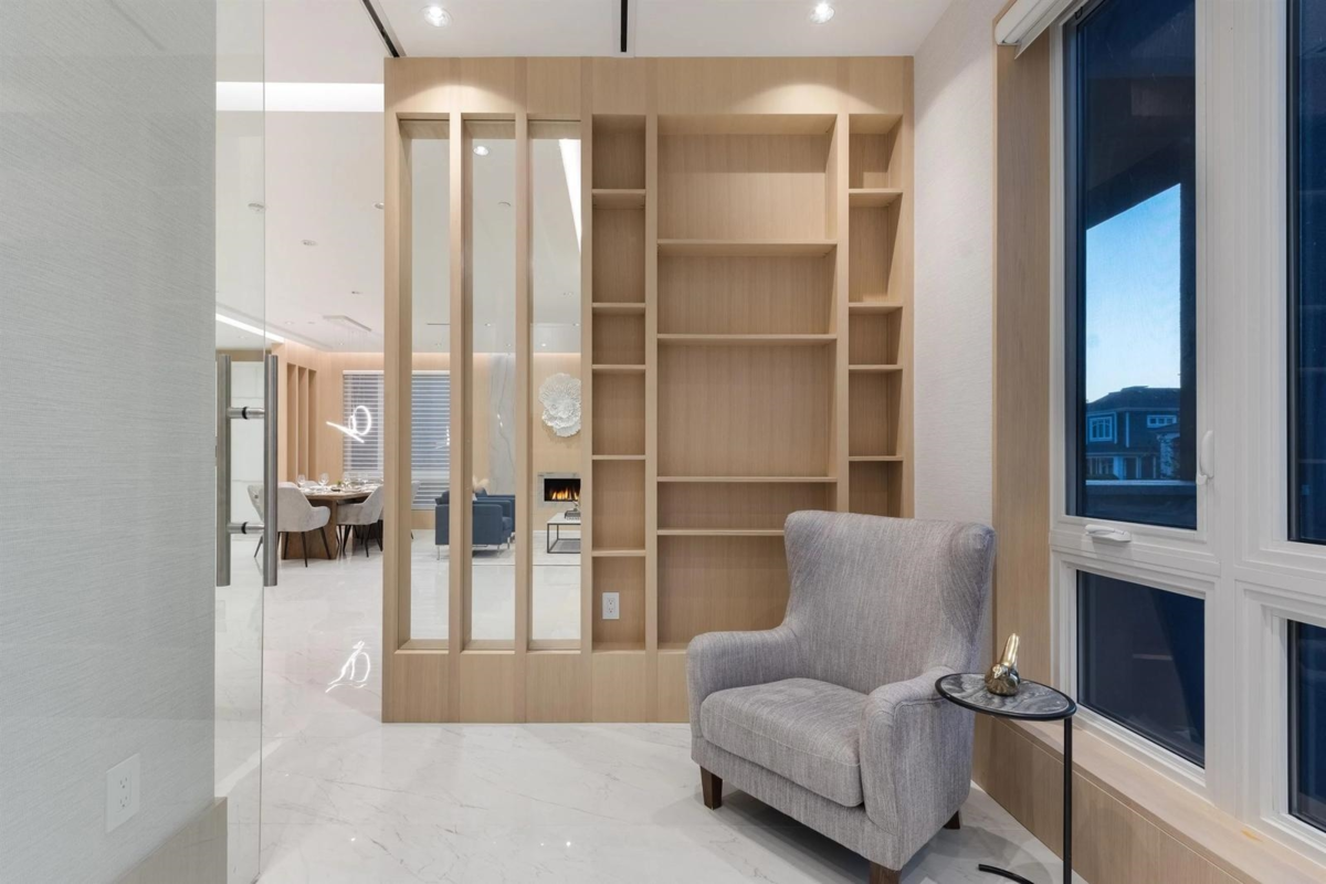 Laundry Room Photo of 1 2128 W 21st Avenue, Vancouver, BC