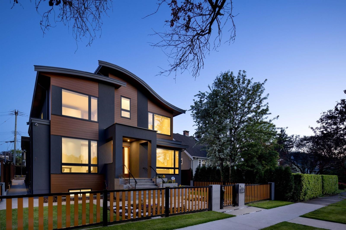 Living Room Photo of 1 2128 W 21st Avenue, Vancouver, BC