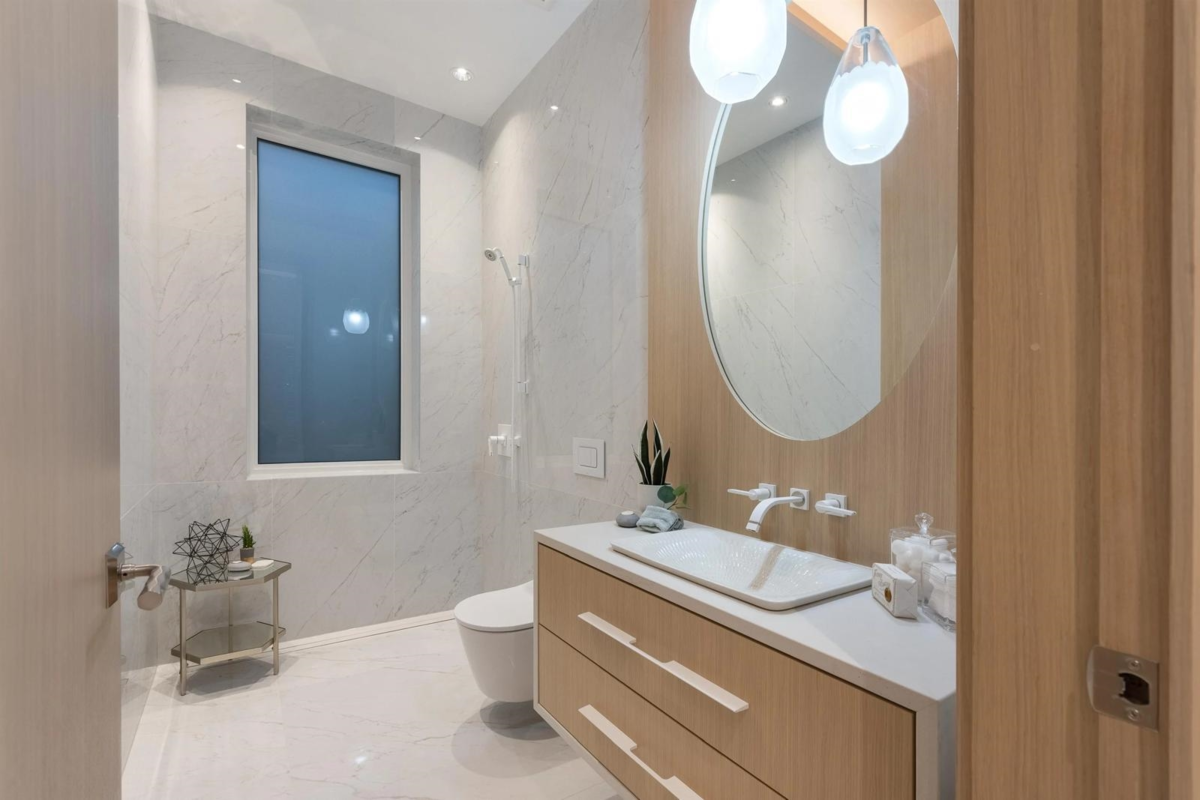 Mudroom Photo of 1 2128 W 21st Avenue, Vancouver, BC