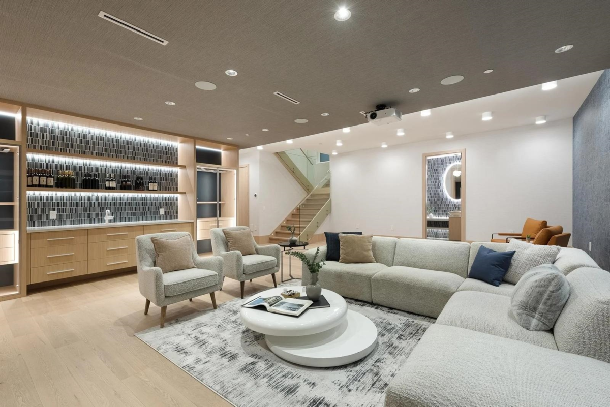 Walk-In Closet Photo of 1 2128 W 21st Avenue, Vancouver, BC