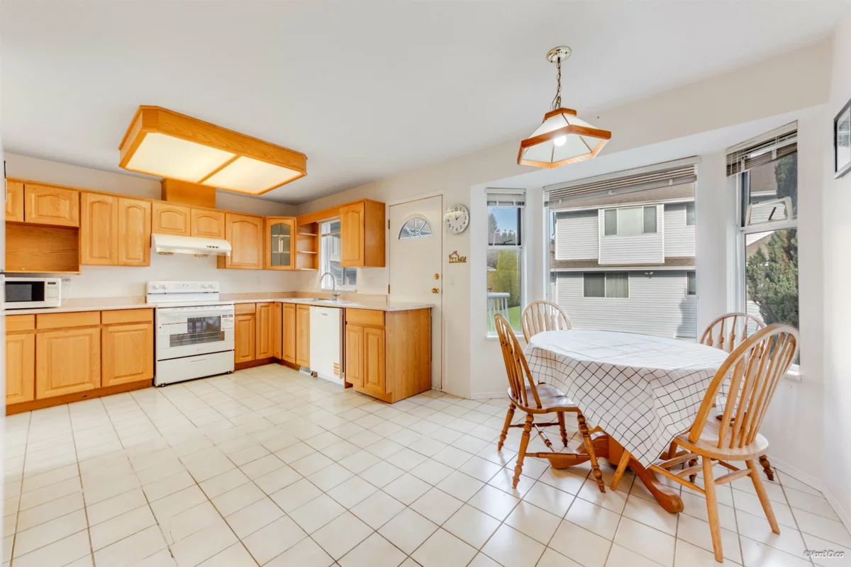 Kitchen Island Photo of 3315 El Casa Court, Coquitlam, BC