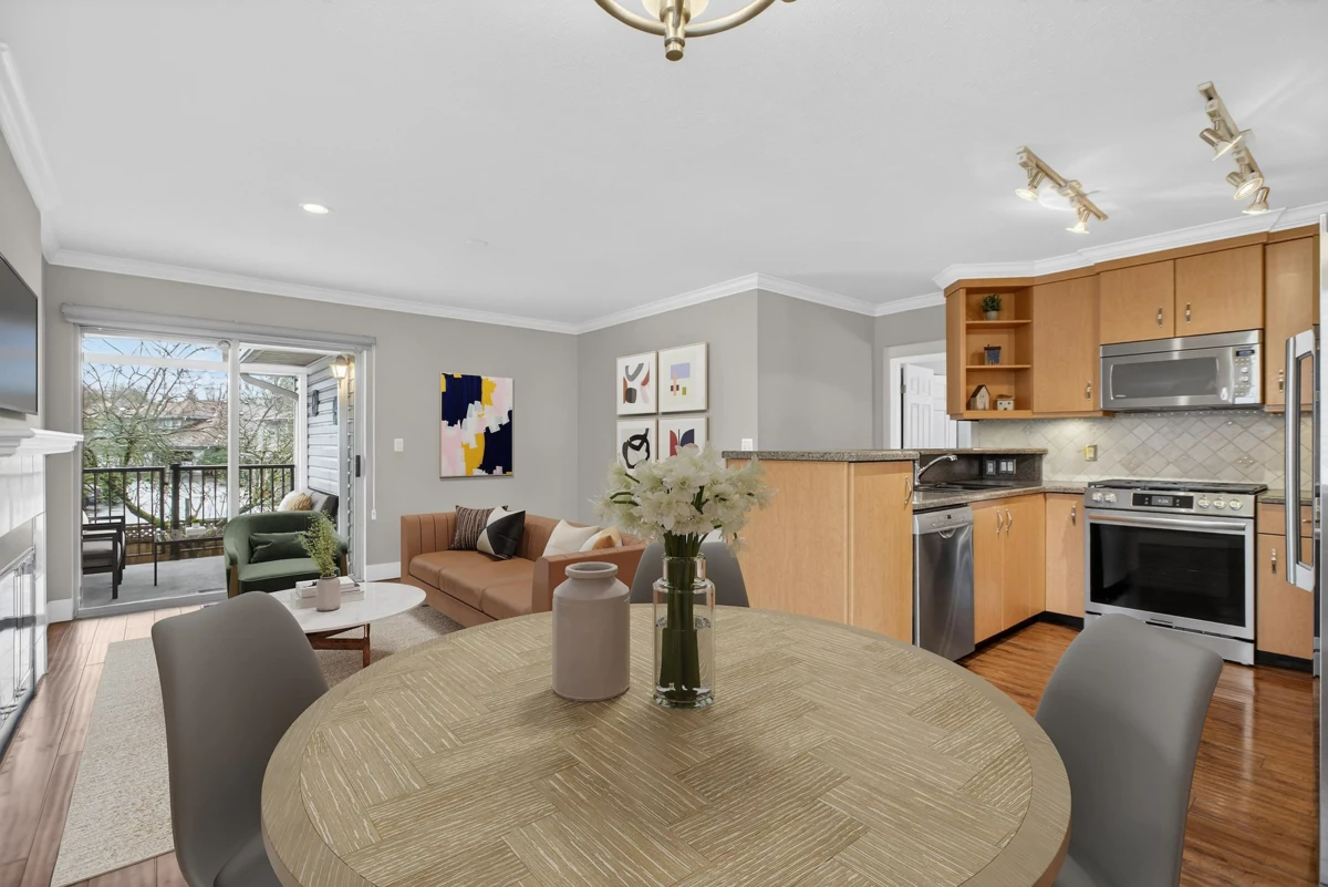 Breakfast Nook Photo of 23258 121a Avenue, Maple Ridge, BC