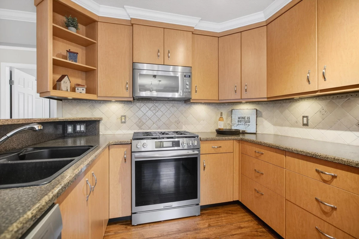 Kitchen Island Photo of 23258 121a Avenue, Maple Ridge, BC
