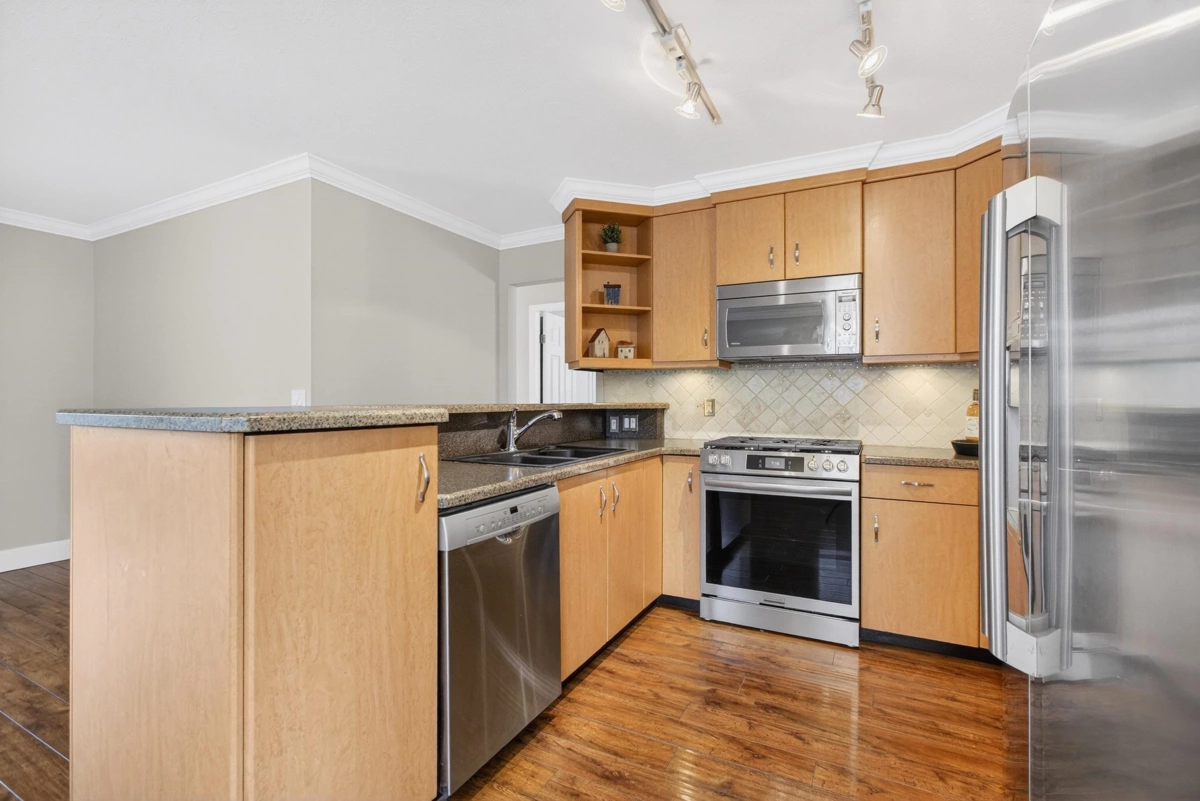 Kitchen Photo of 23258 121a Avenue, Maple Ridge, BC