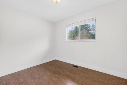 Guest Bathroom Photo of 23258 121a Avenue, Maple Ridge, BC