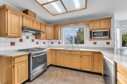 Breakfast Nook Photo of 14906 83a Avenue, Surrey, BC