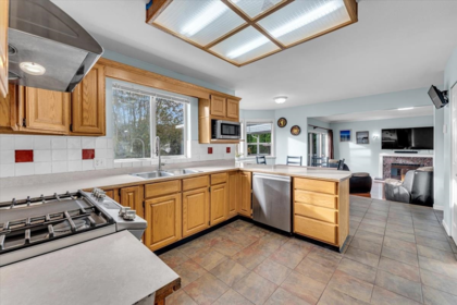 Kitchen Island Photo of 14906 83a Avenue, Surrey, BC