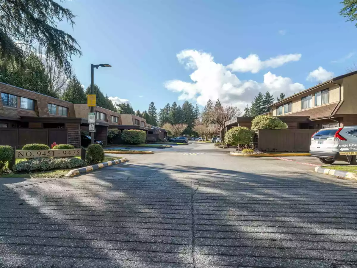 Walk-In Closet Photo of 135 9463 Prince Charles Boulevard, Surrey, BC