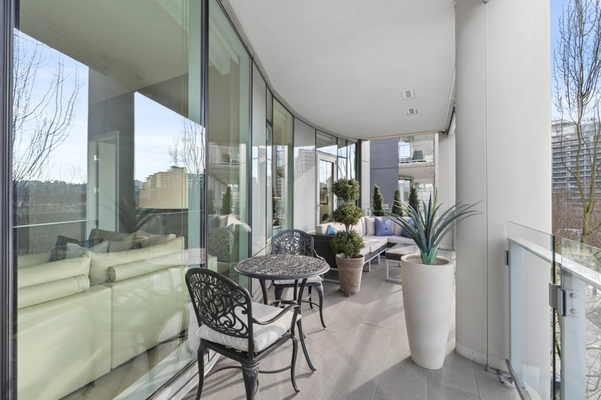 Entry Foyer Photo of 406 1616 Columbia Street, Vancouver, BC