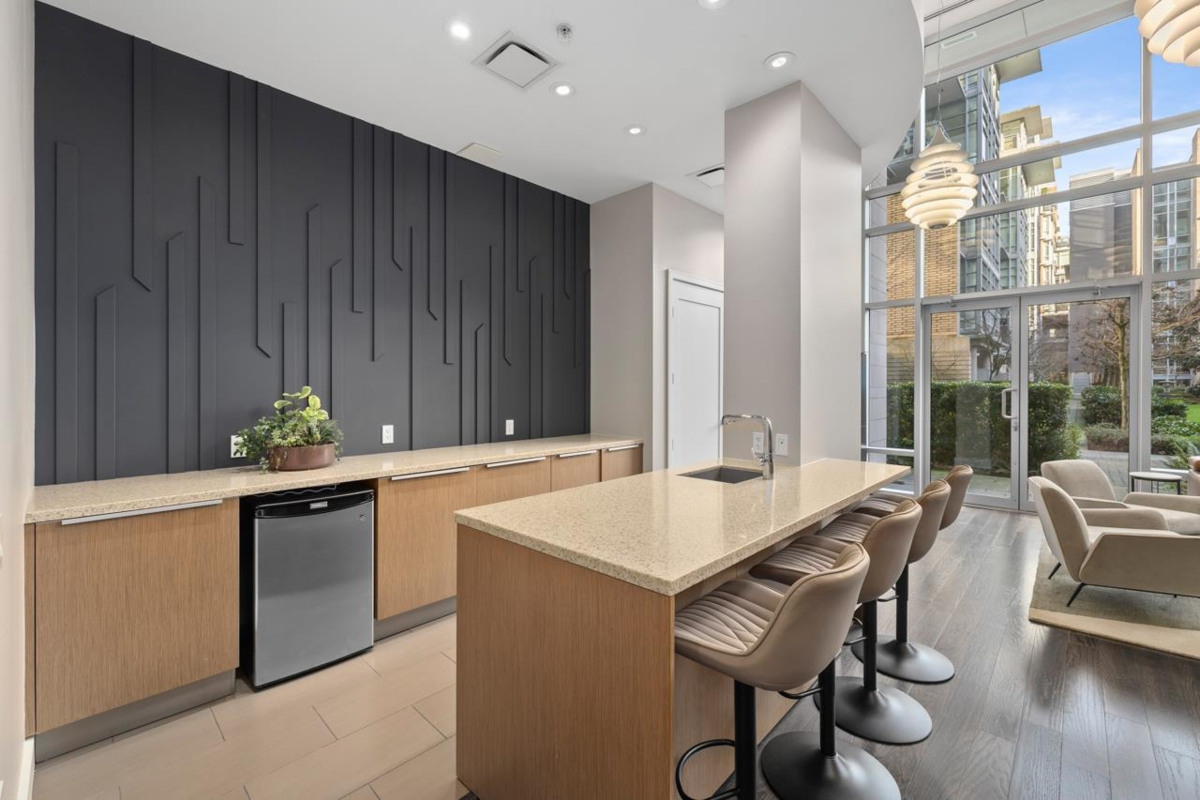 Front Yard Photo of 406 1616 Columbia Street, Vancouver, BC