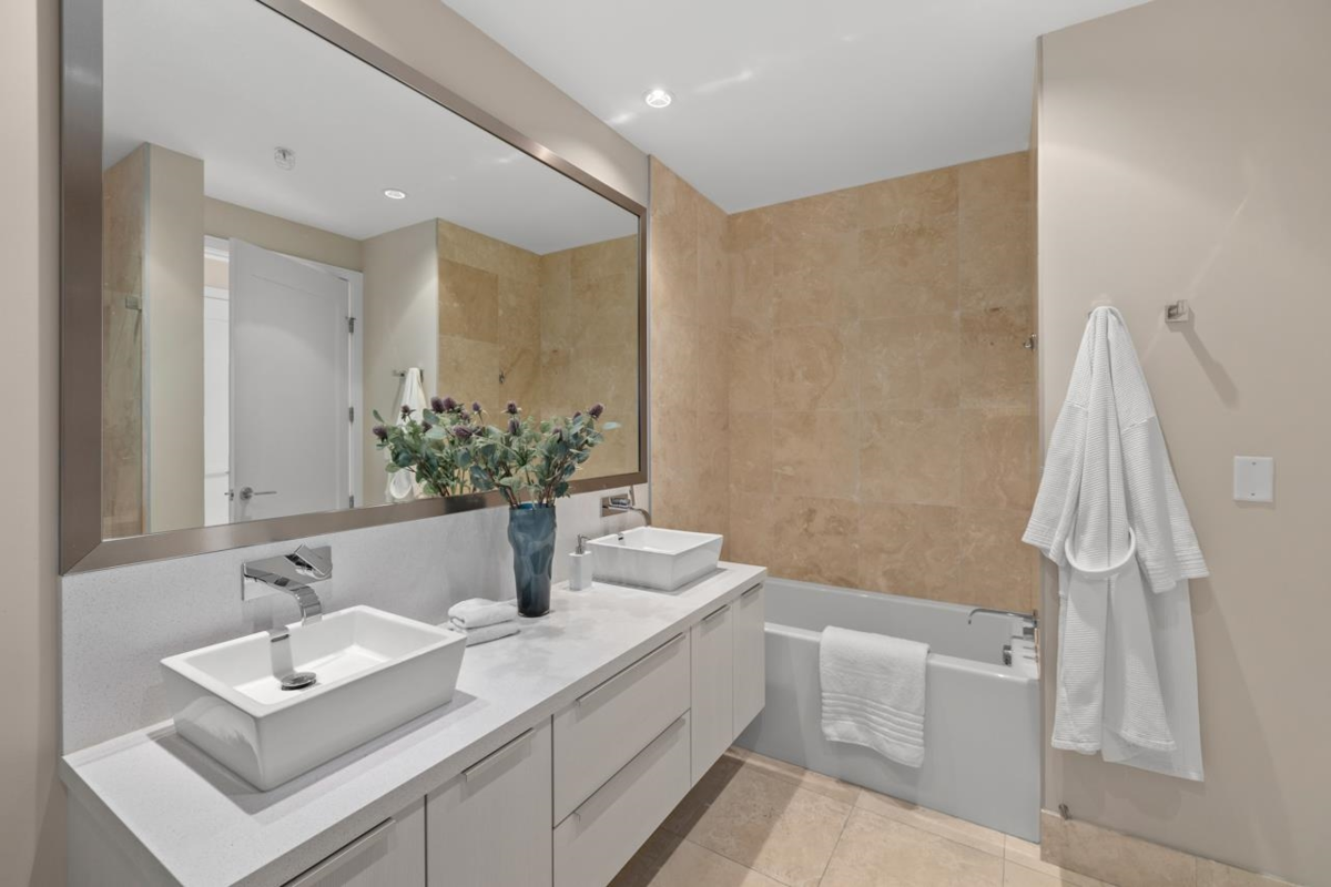 Guest Bathroom Photo of 406 1616 Columbia Street, Vancouver, BC