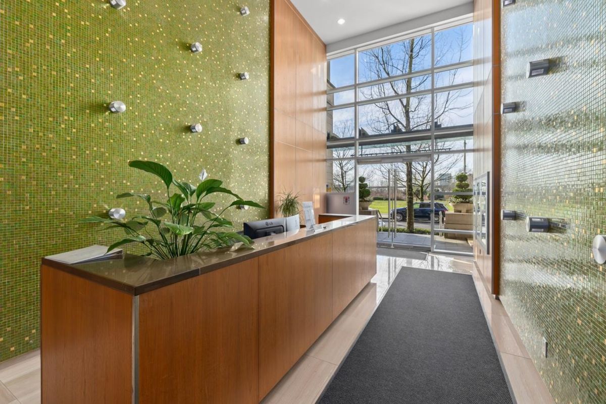 Hot Tub / Spa Photo of 406 1616 Columbia Street, Vancouver, BC