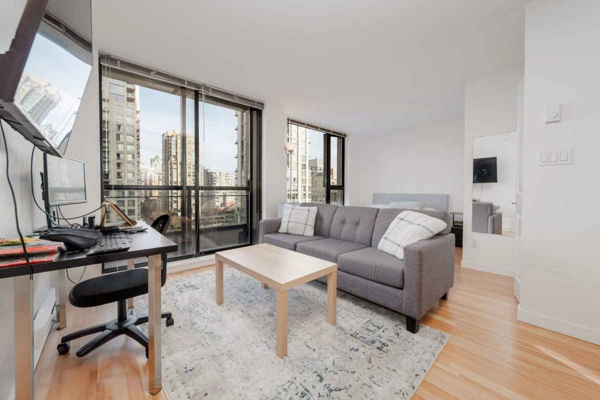 Kitchen Island Photo of 1003 1295 Richards Street, Vancouver, BC