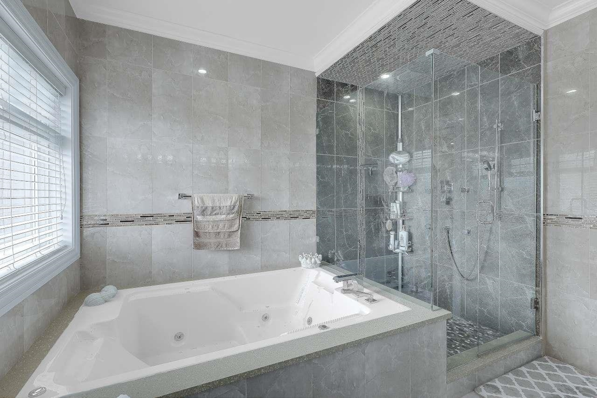 Entry Foyer Photo of 12853 63a Avenue, Surrey, BC