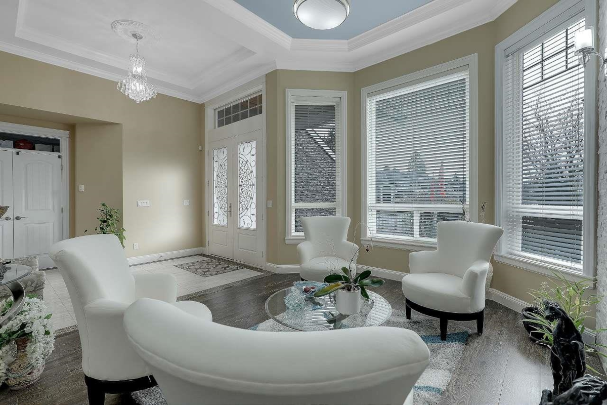 Kitchen Island Photo of 12853 63a Avenue, Surrey, BC