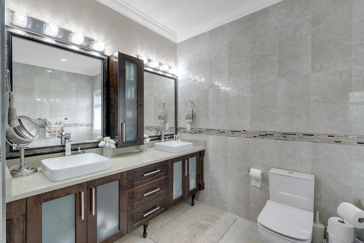 Laundry Room Photo of 12853 63a Avenue, Surrey, BC