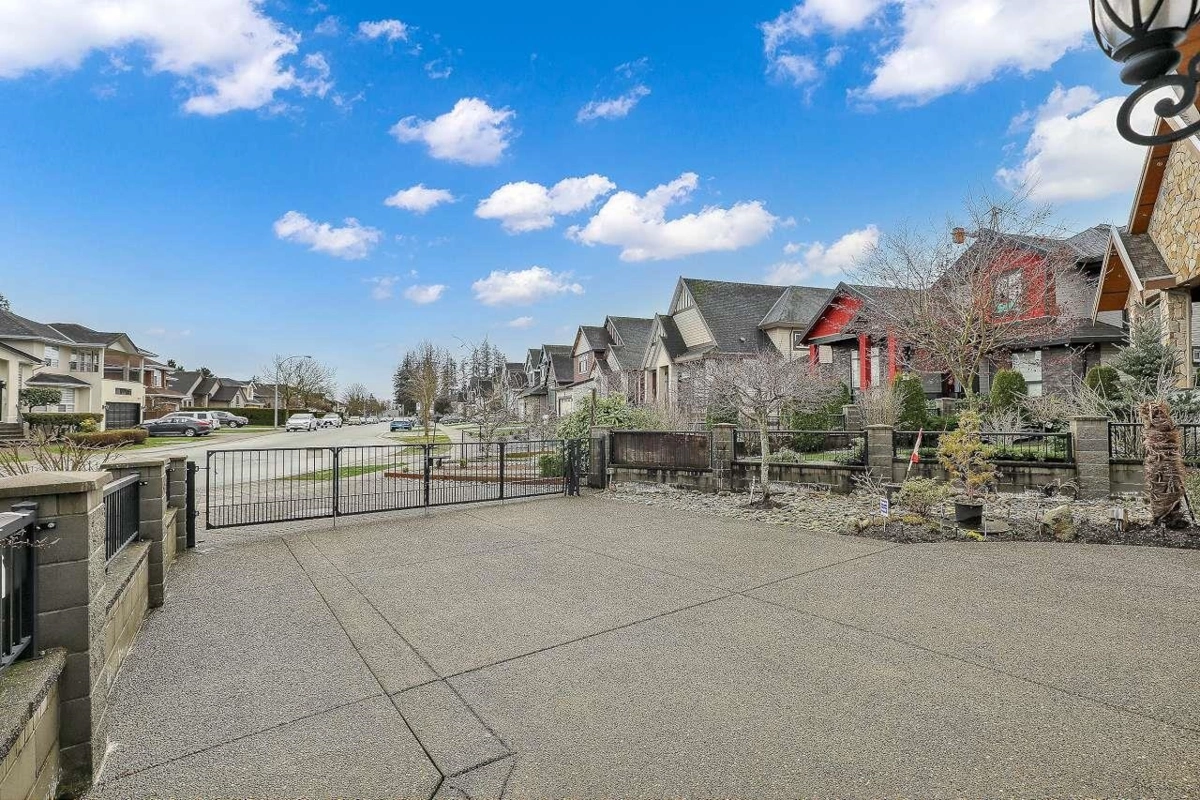 Living Room Photo of 12853 63a Avenue, Surrey, BC