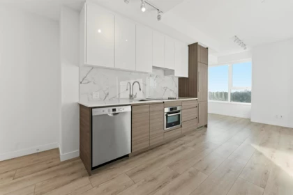 Kitchen Photo of 1409 10626 City Parkway, Surrey, BC