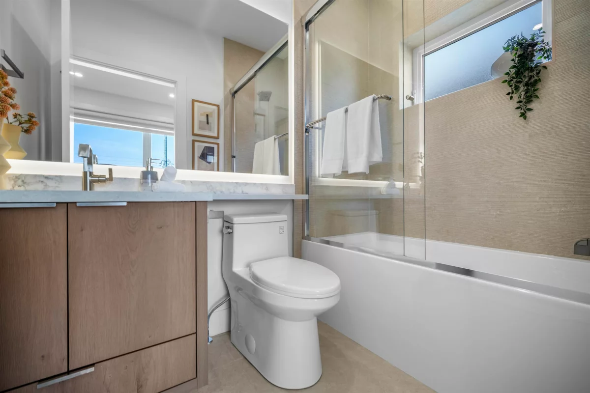 Basement Recreation Room Photo of 2 3563 E 25th Avenue, Vancouver, BC