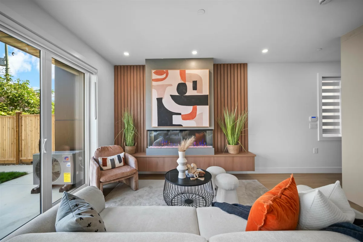 Dining Area Photo of 2 3563 E 25th Avenue, Vancouver, BC