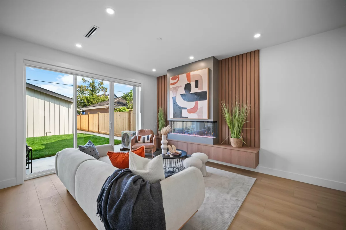 Family Room Photo of 2 3563 E 25th Avenue, Vancouver, BC