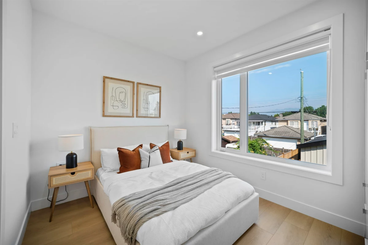 Guest Bathroom Photo of 2 3563 E 25th Avenue, Vancouver, BC