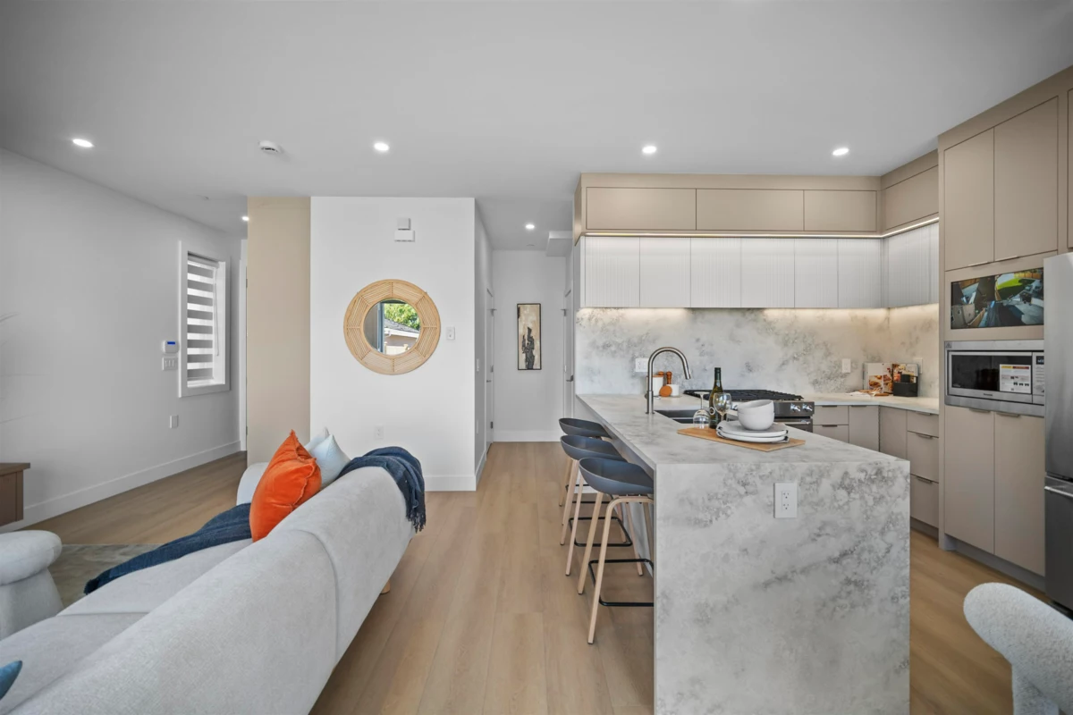 Kitchen Island Photo of 2 3563 E 25th Avenue, Vancouver, BC