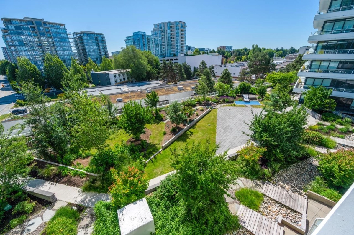 Powder Room Photo of 802 5766 Gilbert Road, Richmond, BC