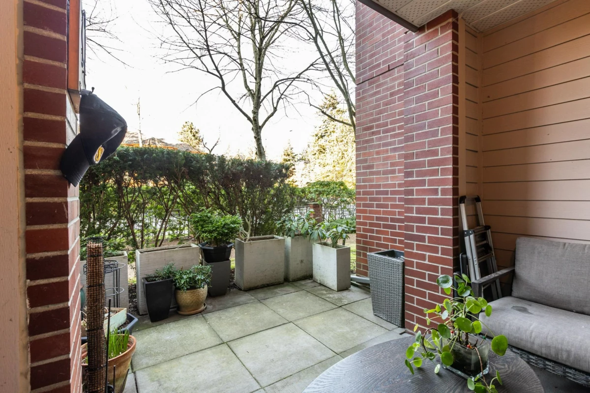 Front Yard Photo of 101 15188 22 Avenue, Surrey, BC