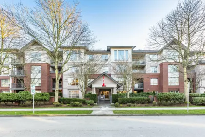 Family Room Photo of 101 15188 22 Avenue, Surrey, BC