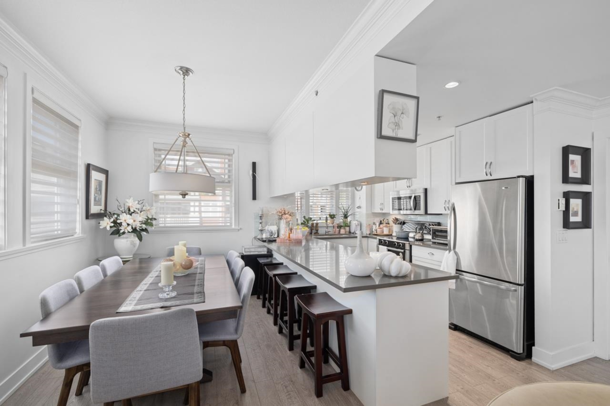 Breakfast Nook Photo of 302 15392 16a Avenue, Surrey, BC