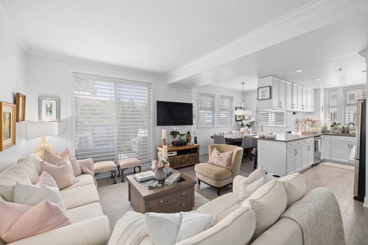 Family Room Photo of 302 15392 16a Avenue, Surrey, BC