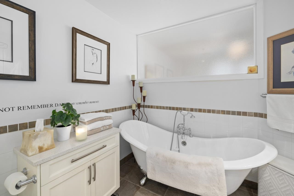 Powder Room Photo of 302 15392 16a Avenue, Surrey, BC