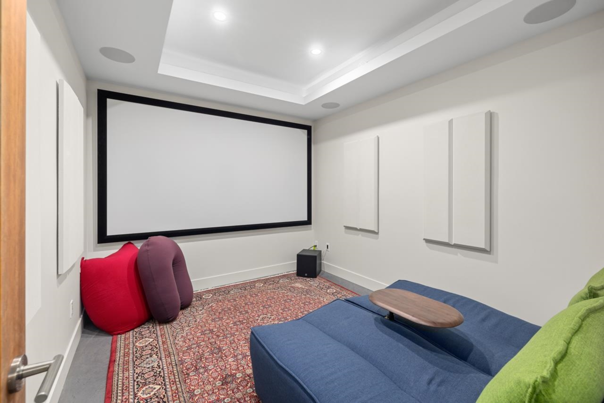 Garden / Landscaping Photo of 1269 Cloverley Street, North Vancouver, BC