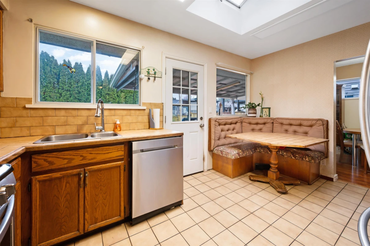 Family Room Photo of 12919 98a Avenue, Surrey, BC
