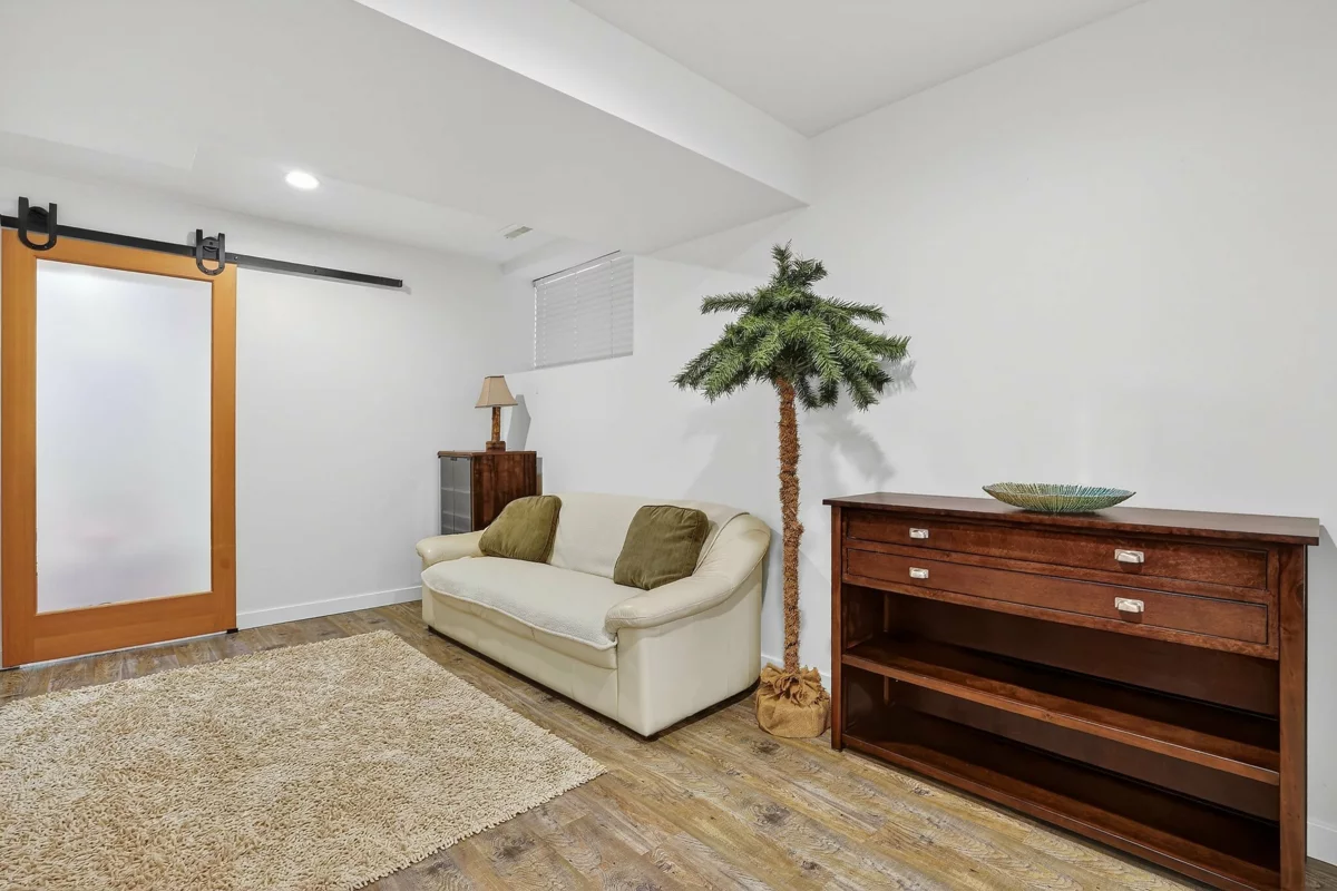 Entry Foyer Photo of 5843 Shawnigan Drive, Chilliwack, BC
