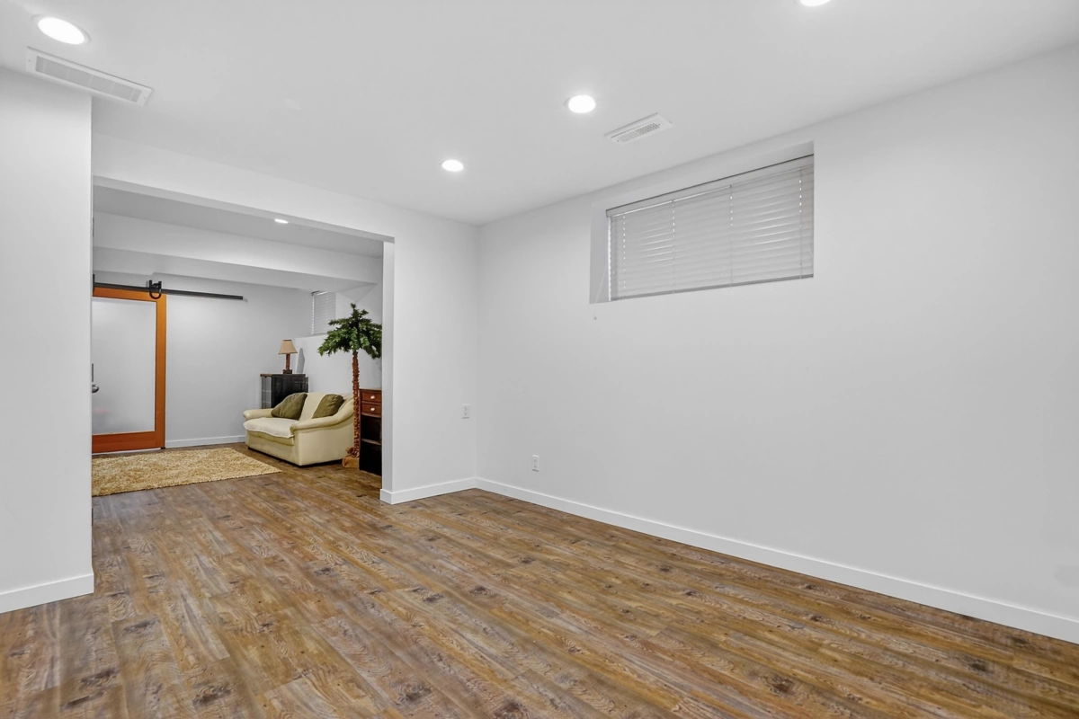 Hallway Photo of 5843 Shawnigan Drive, Chilliwack, BC