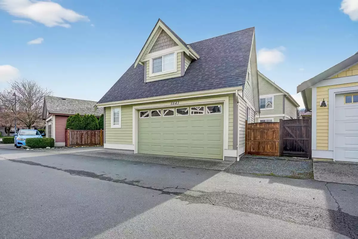 Swimming Pool Photo of 5843 Shawnigan Drive, Chilliwack, BC