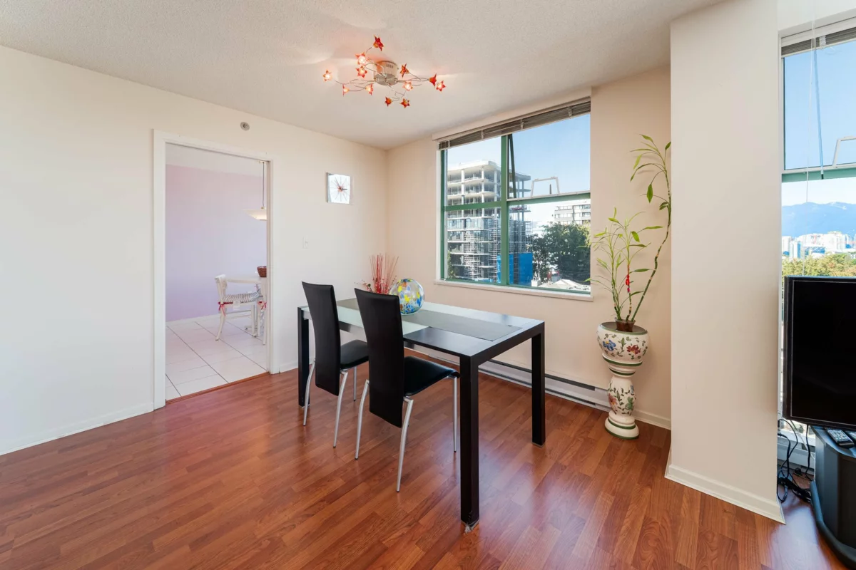 Kitchen Island Photo of 804 518 W 14th Avenue, Vancouver, BC