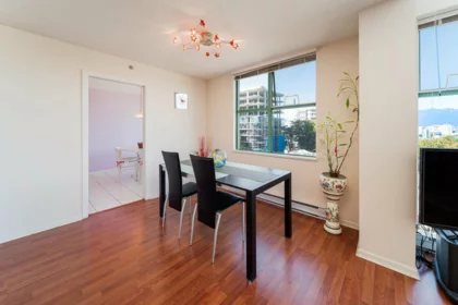 Kitchen Island Photo of 804 518 W 14th Avenue, Vancouver, BC
