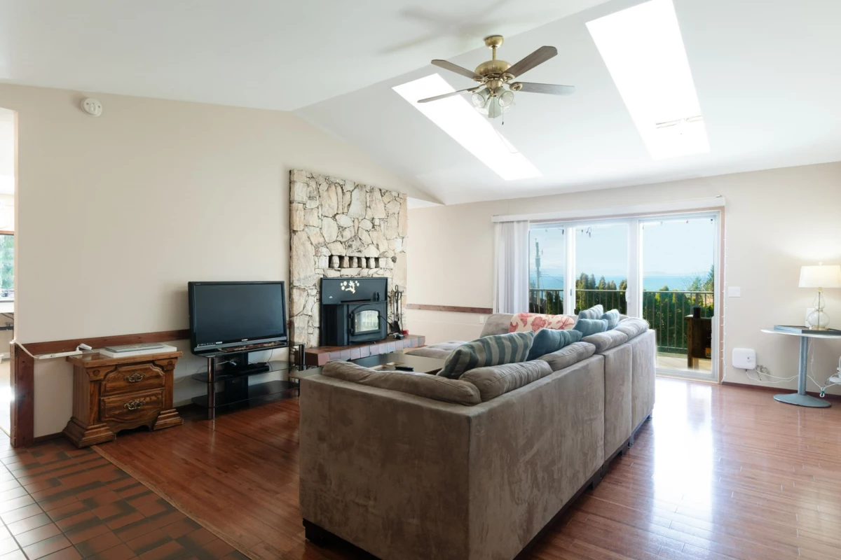Dining Area Photo of 4902 Laurel Avenue, Sechelt, BC