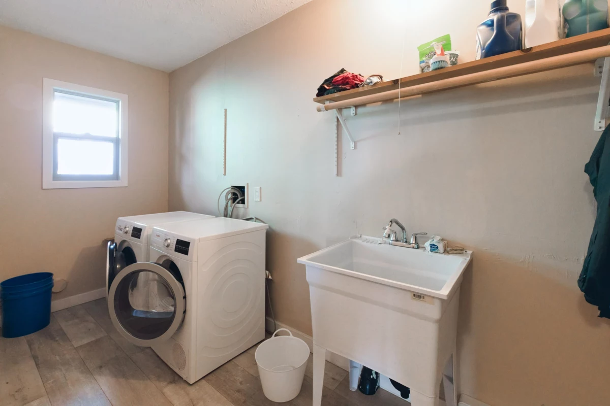 Guest Bathroom Photo of 4902 Laurel Avenue, Sechelt, BC