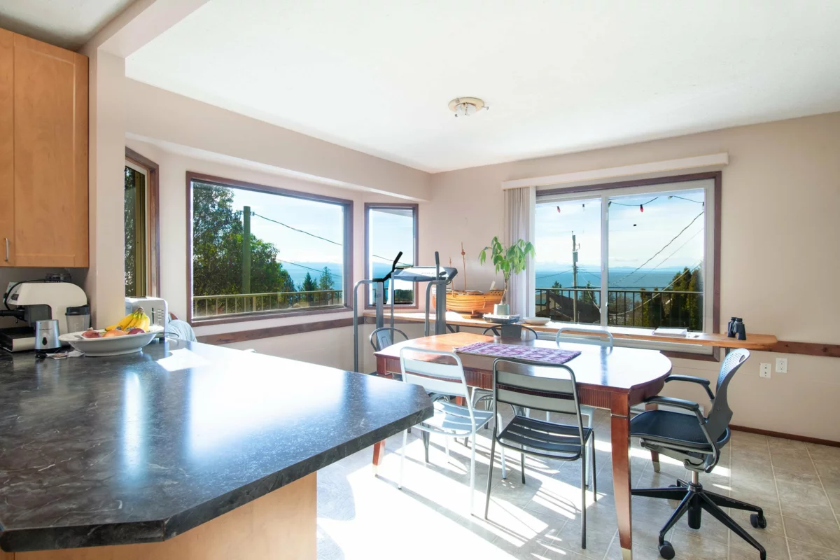 Kitchen Photo of 4902 Laurel Avenue, Sechelt, BC