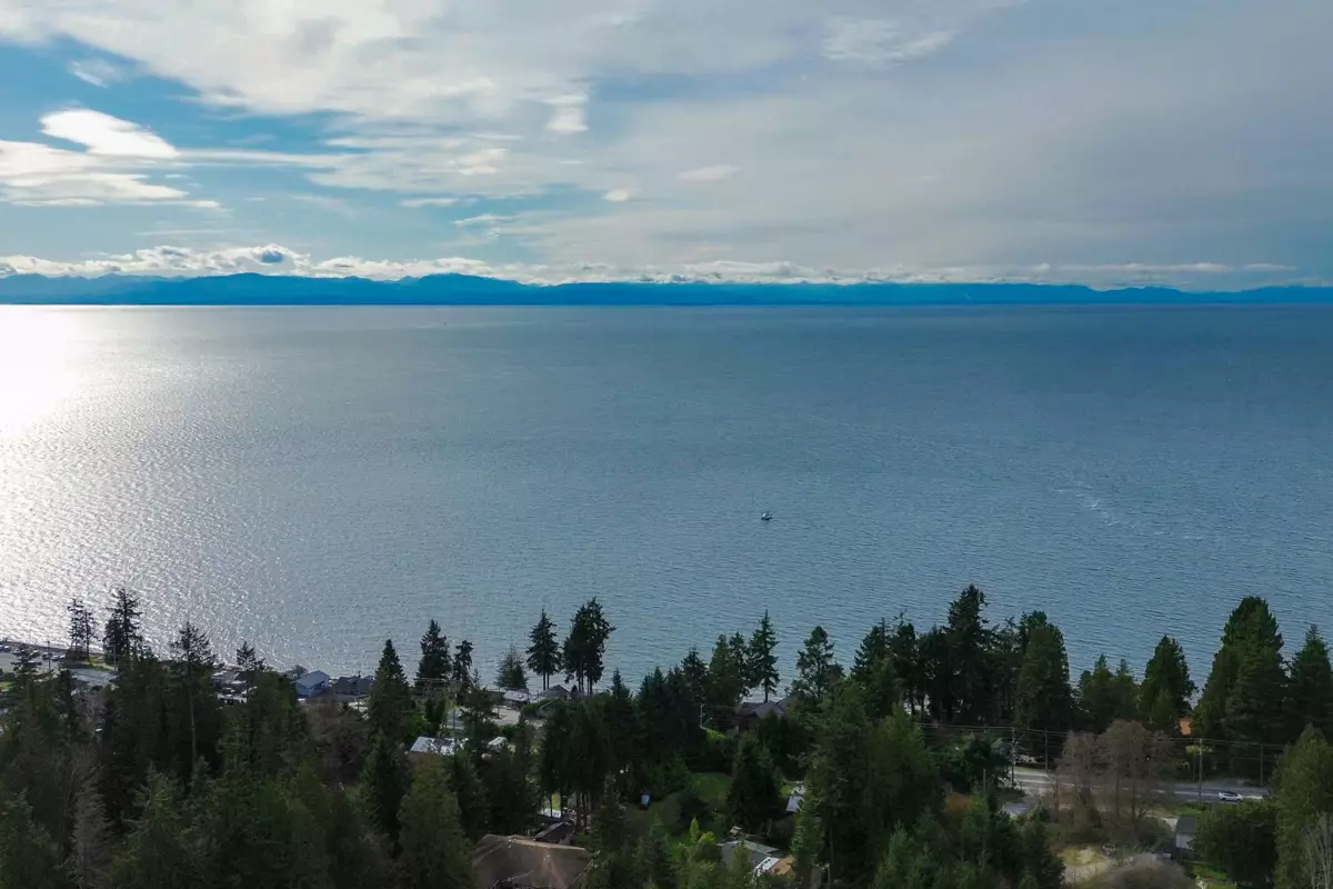 Living Room Photo of 4902 Laurel Avenue, Sechelt, BC