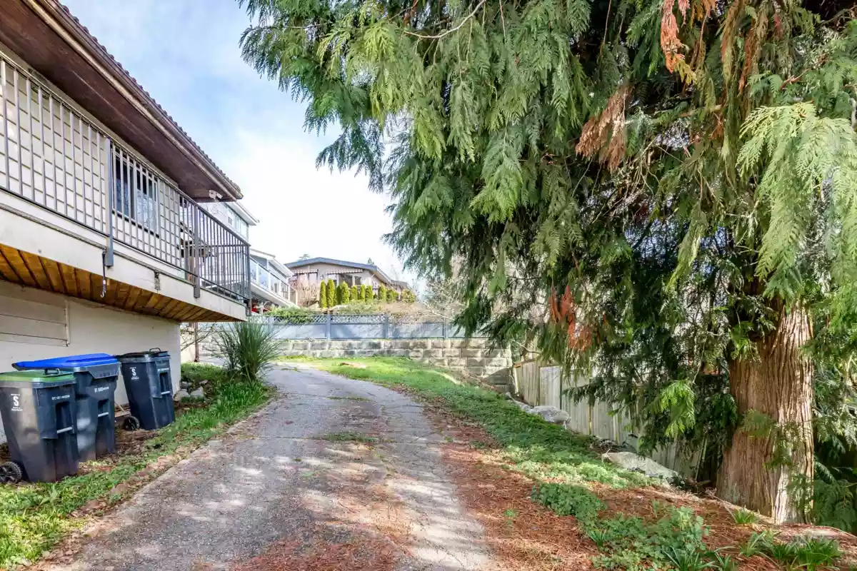 Mudroom Photo of 4902 Laurel Avenue, Sechelt, BC