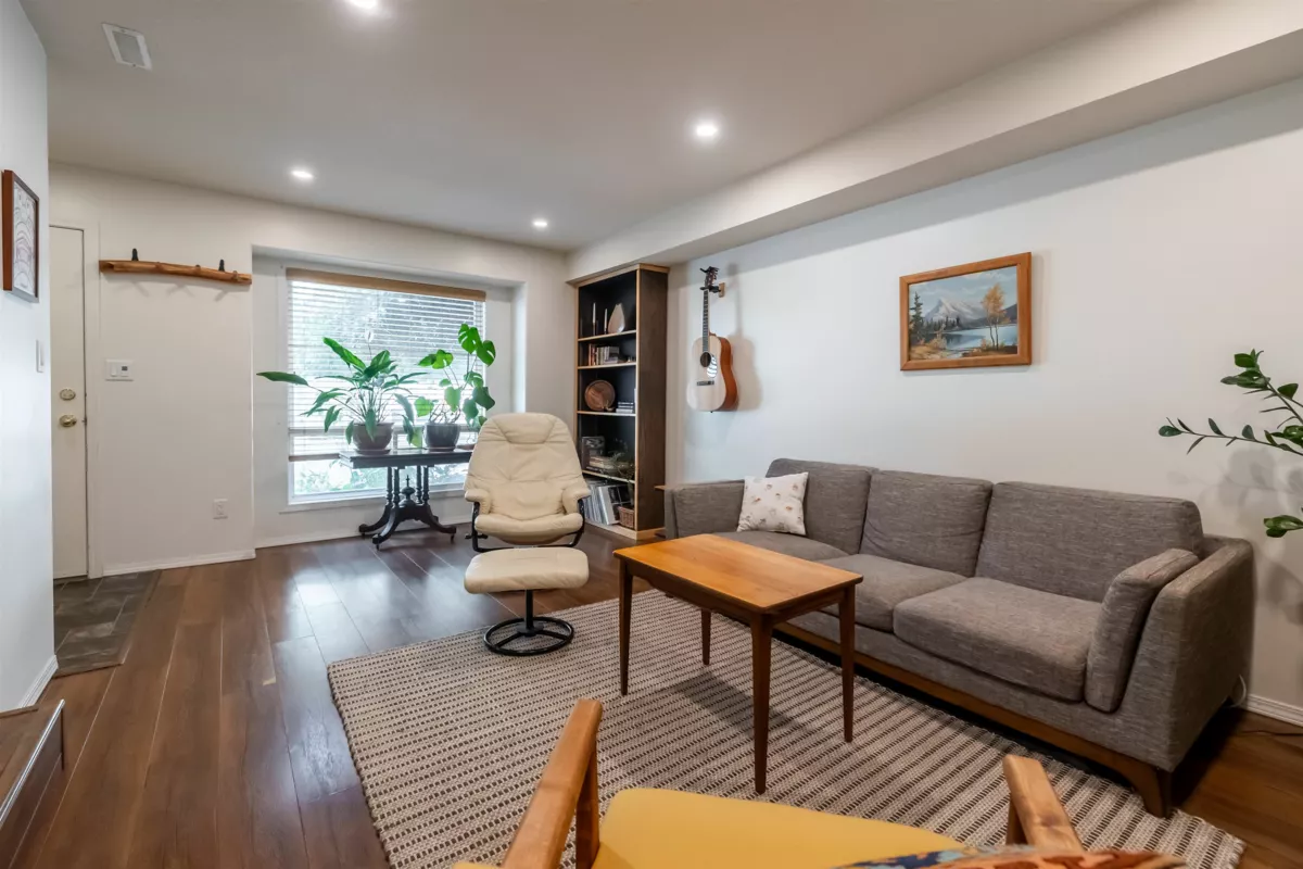Kitchen Photo of 4 9486 Woodbine Street, Chilliwack, BC
