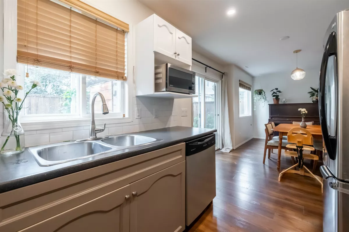 Living Room Photo of 4 9486 Woodbine Street, Chilliwack, BC