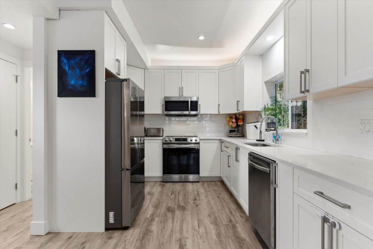 Dining Area Photo of 17 750 Hot Springs Road, Harrison Hot Springs, BC